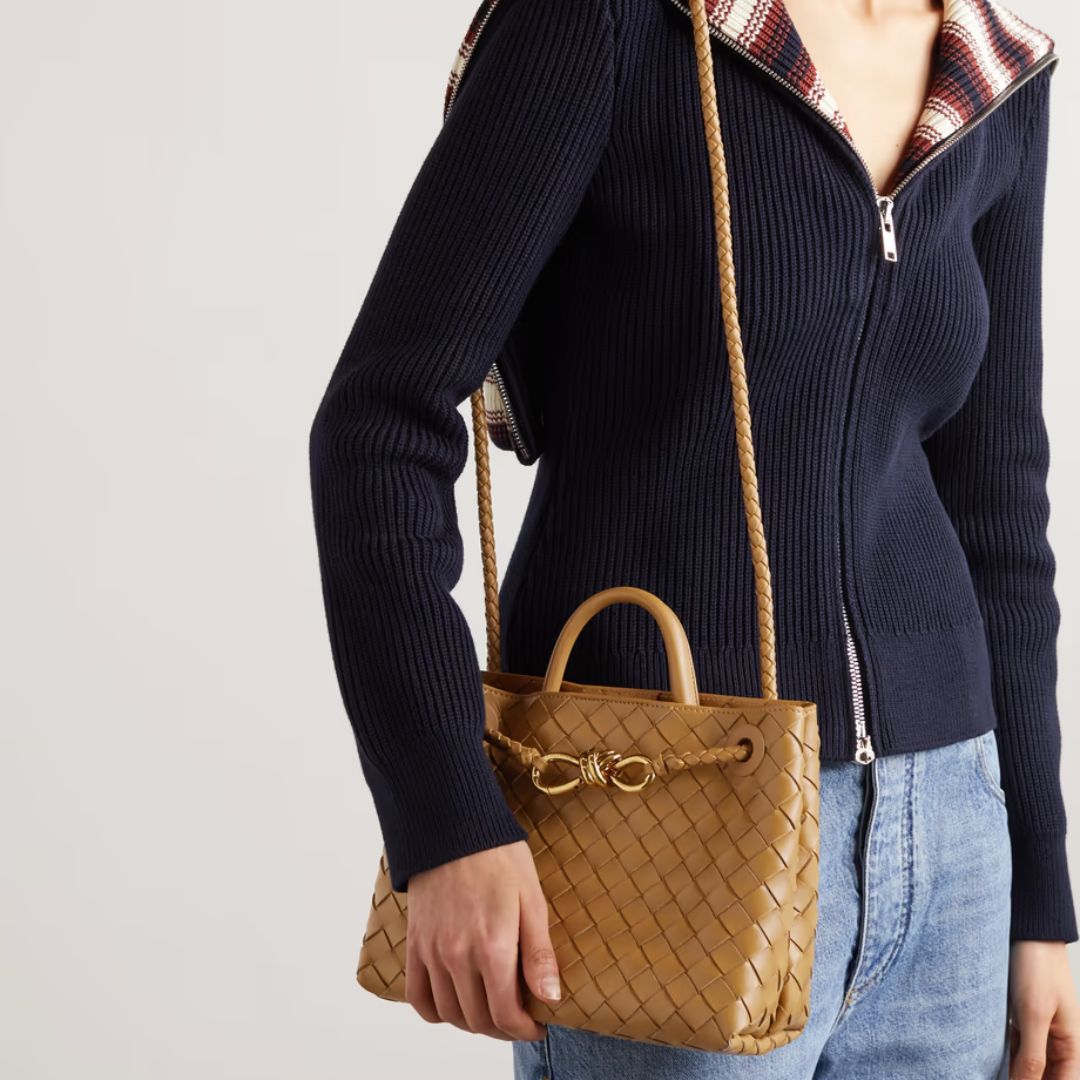 The Elora Shoulder Bag in Pure Leather