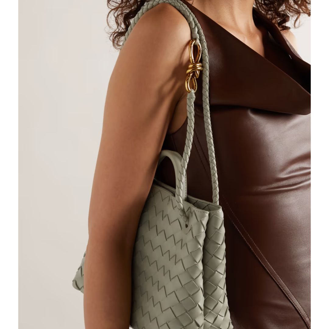 The Elora Shoulder Bag in Pure Leather Small Size