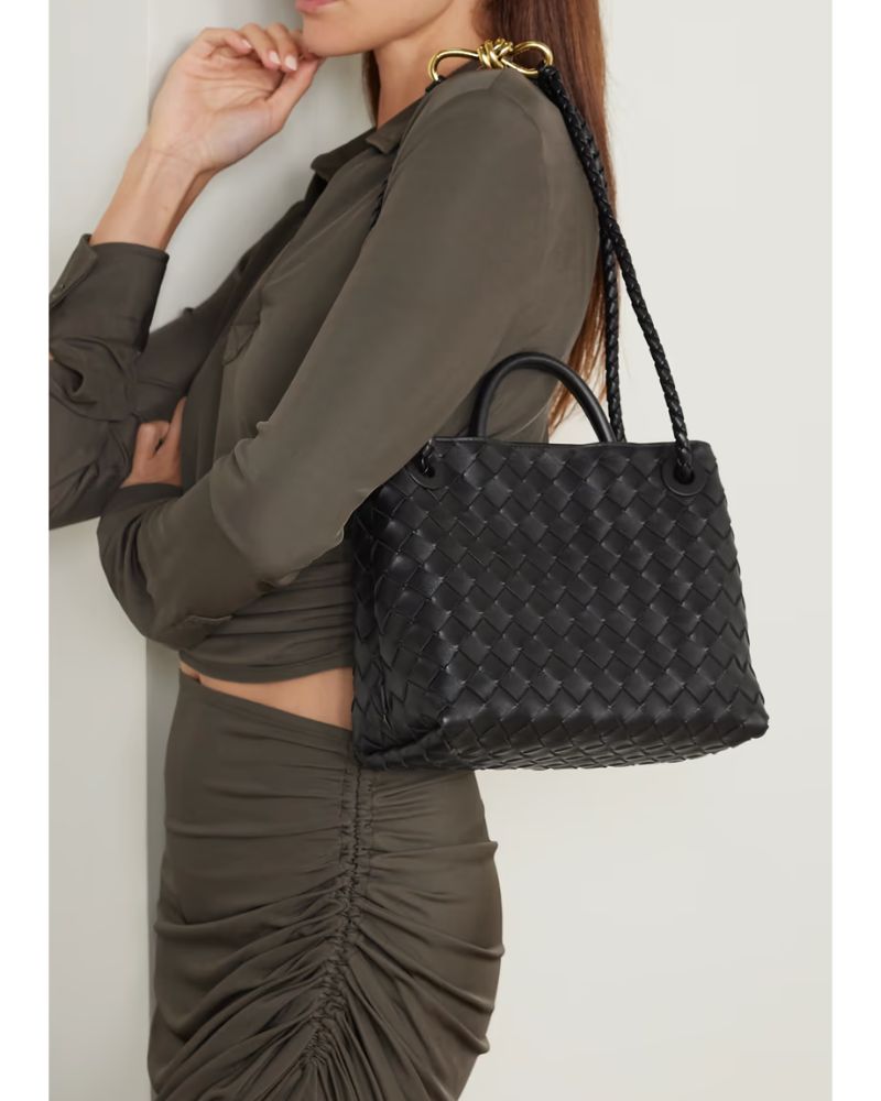 The Elora Shoulder Bag in Pure Leather Small Size