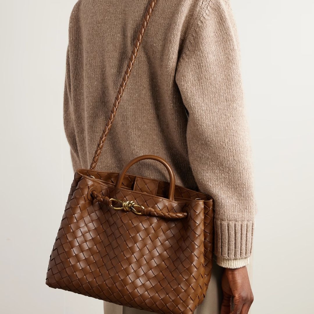 The Elora Shoulder Bag in Pure Leather