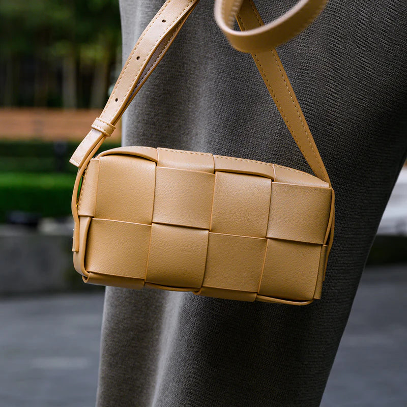 HELENE SHOULDER BAG IN PURE LEATHER